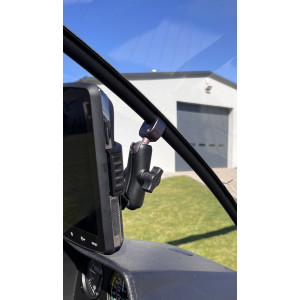 Windshield centre spar mount