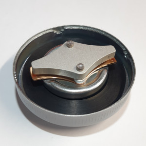 A689-6 Korek wlewu paliwa - Primered Fuel Cap Assy ROBINSON R22 / R44